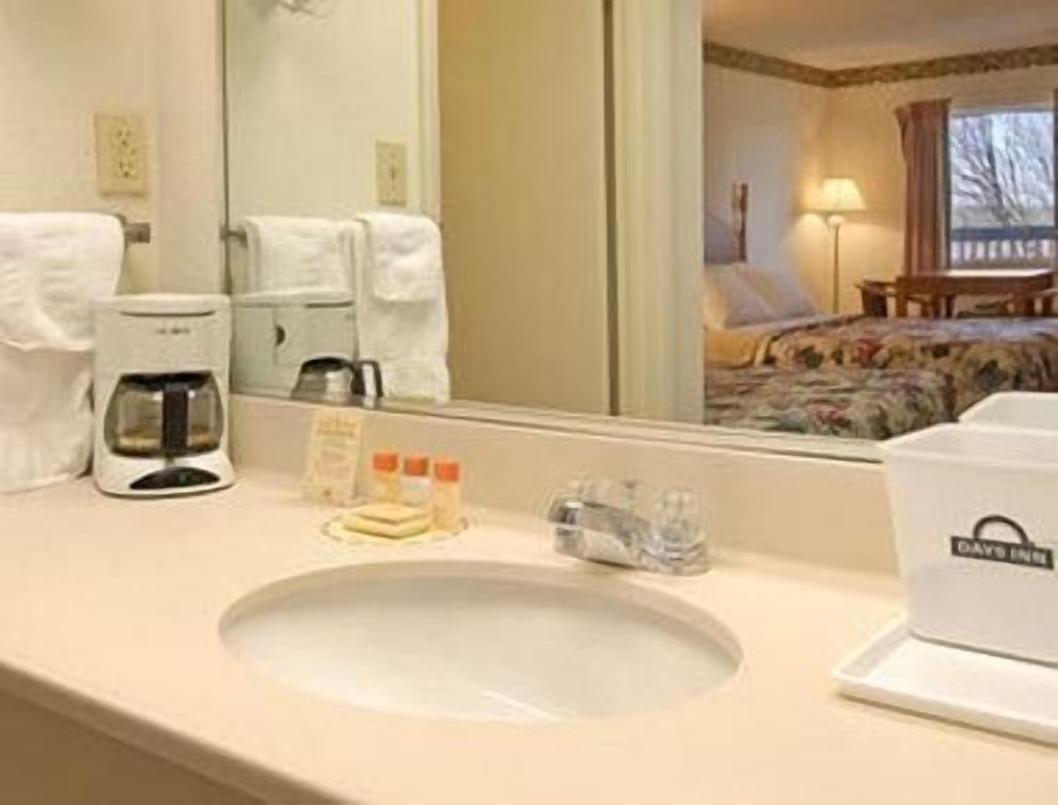 Days Inn By Wyndham Opelika Habitación foto